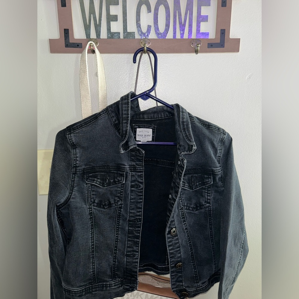 Black denim jacket! Size medium!